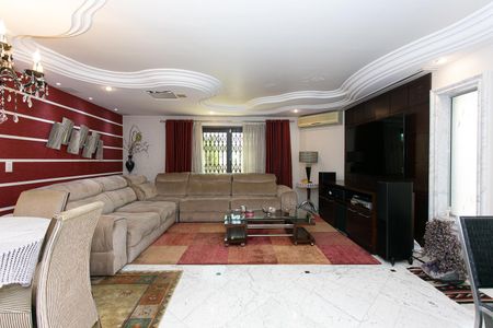 Casa à venda com 289m², 3 quartos e 6 vagas Casa à venda com 289m², 3 quartos e 6 vagasSala