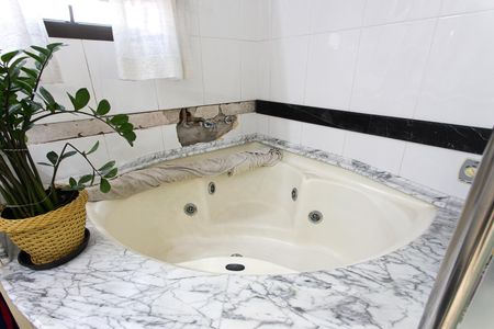 Casa à venda com 289m², 3 quartos e 6 vagas Casa à venda com 289m², 3 quartos e 6 vagasBanheiro da Suíte - Banheira