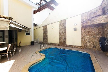 Casa à venda com 289m², 3 quartos e 6 vagas Casa à venda com 289m², 3 quartos e 6 vagasPiscina