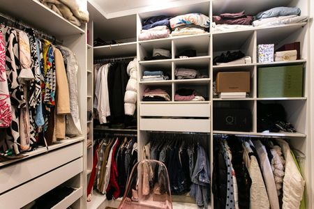 Casa à venda com 289m², 3 quartos e 6 vagas Casa à venda com 289m², 3 quartos e 6 vagasCloset da Suíte