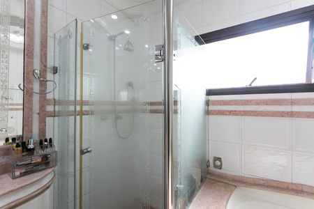 Casa à venda com 289m², 3 quartos e 6 vagas Casa à venda com 289m², 3 quartos e 6 vagasBanheiro dos Quartos