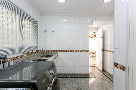 Casa à venda com 289m², 3 quartos e 6 vagas Casa à venda com 289m², 3 quartos e 6 vagasÁrea de Serviço