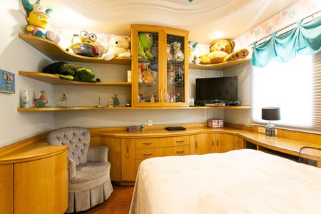 Casa à venda com 289m², 3 quartos e 6 vagas Casa à venda com 289m², 3 quartos e 6 vagasQuarto 2