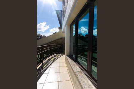 Casa à venda com 289m², 3 quartos e 6 vagas Casa à venda com 289m², 3 quartos e 6 vagasVaranda da Sala