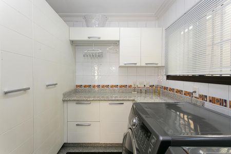 Casa à venda com 289m², 3 quartos e 6 vagas Casa à venda com 289m², 3 quartos e 6 vagasÁrea de Serviço