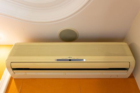 Casa à venda com 289m², 3 quartos e 6 vagas Casa à venda com 289m², 3 quartos e 6 vagasSuíte - Ar Condicionado