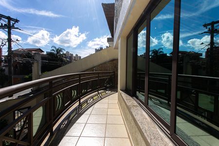 Casa à venda com 289m², 3 quartos e 6 vagas Casa à venda com 289m², 3 quartos e 6 vagasVaranda da Sala