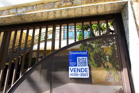 Casa à venda com 289m², 3 quartos e 6 vagas Casa à venda com 289m², 3 quartos e 6 vagasFachada