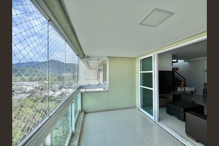 Apartamento à venda com 160m², 2 quartos e 2 vagasVaranda