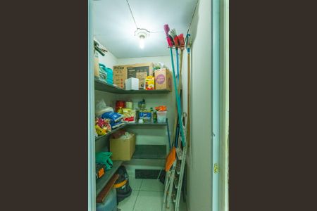 Casa à venda com 169m², 2 quartos e 1 vaga Casa à venda com 169m², 2 quartos e 1 vagaDespensa