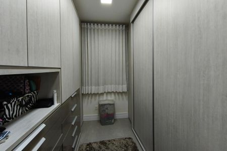 Apartamento à venda com 80m², 2 quartos e 1 vaga Apartamento à venda com 80m², 2 quartos e 1 vagaCloset da suíte