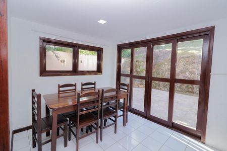 Casa de condomínio à venda com 380m², 5 quartos e 2 vagas Casa de condomínio à venda com 380m², 5 quartos e 2 vagasCozinha