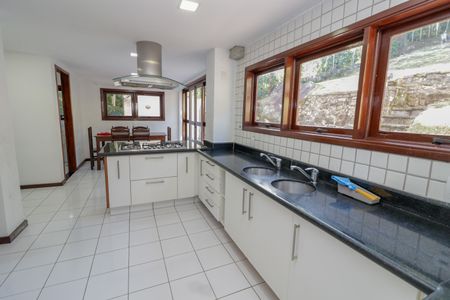 Casa de condomínio à venda com 380m², 5 quartos e 2 vagas Casa de condomínio à venda com 380m², 5 quartos e 2 vagasCozinha