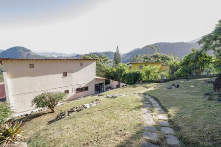 Casa de condomínio à venda com 380m², 5 quartos e 2 vagas Casa de condomínio à venda com 380m², 5 quartos e 2 vagasÁrea comum