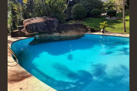 Casa de condomínio à venda com 380m², 5 quartos e 2 vagas Casa de condomínio à venda com 380m², 5 quartos e 2 vagasÁrea comum