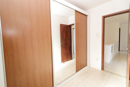 Casa de condomínio à venda com 380m², 5 quartos e 2 vagas Casa de condomínio à venda com 380m², 5 quartos e 2 vagasSuíte