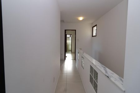 Casa de condomínio à venda com 380m², 5 quartos e 2 vagas Casa de condomínio à venda com 380m², 5 quartos e 2 vagasCorredor