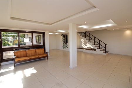 Casa de condomínio à venda com 380m², 5 quartos e 2 vagas Casa de condomínio à venda com 380m², 5 quartos e 2 vagasSala