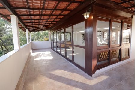 Casa de condomínio à venda com 380m², 5 quartos e 2 vagas Casa de condomínio à venda com 380m², 5 quartos e 2 vagasÁrea comum