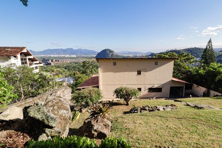 Casa de condomínio à venda com 380m², 5 quartos e 2 vagas Casa de condomínio à venda com 380m², 5 quartos e 2 vagasÁrea comum