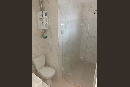 Casa de condomínio à venda com 380m², 5 quartos e 2 vagas Casa de condomínio à venda com 380m², 5 quartos e 2 vagasBanheiro 2