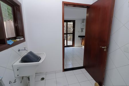 Casa de condomínio à venda com 380m², 5 quartos e 2 vagas Casa de condomínio à venda com 380m², 5 quartos e 2 vagasÁrea de Serviço