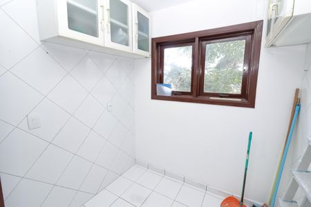 Casa de condomínio à venda com 380m², 5 quartos e 2 vagas Casa de condomínio à venda com 380m², 5 quartos e 2 vagasBanheiro de Serviço