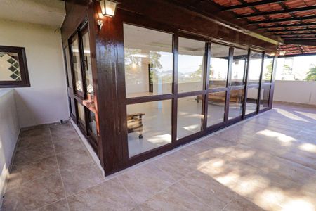 Casa de condomínio à venda com 380m², 5 quartos e 2 vagas Casa de condomínio à venda com 380m², 5 quartos e 2 vagasÁrea comum