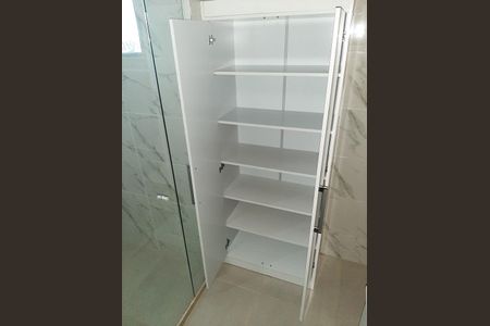 Casa de condomínio à venda com 380m², 5 quartos e 2 vagas Casa de condomínio à venda com 380m², 5 quartos e 2 vagasBanheiro 2