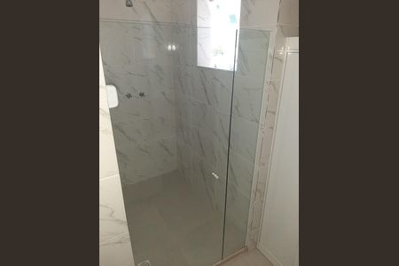 Casa de condomínio à venda com 380m², 5 quartos e 2 vagas Casa de condomínio à venda com 380m², 5 quartos e 2 vagasBanheiro 2