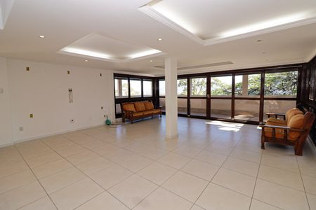 Casa de condomínio à venda com 380m², 5 quartos e 2 vagas Casa de condomínio à venda com 380m², 5 quartos e 2 vagasSala