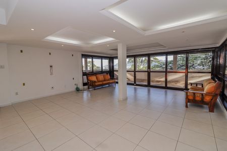 Casa de condomínio à venda com 380m², 5 quartos e 2 vagas Casa de condomínio à venda com 380m², 5 quartos e 2 vagasSala