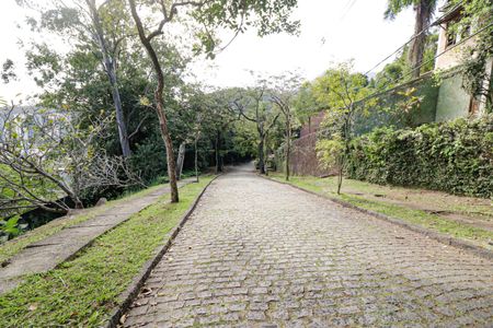 Casa de condomínio à venda com 380m², 5 quartos e 2 vagas Casa de condomínio à venda com 380m², 5 quartos e 2 vagasÁrea comum