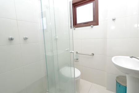 Casa de condomínio à venda com 380m², 5 quartos e 2 vagas Casa de condomínio à venda com 380m², 5 quartos e 2 vagasBanheiro de Serviço