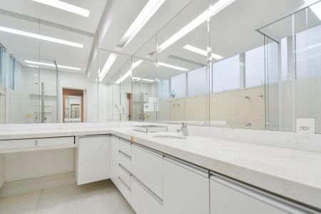 Apartamento à venda com 190m², 2 quartos e 1 vaga Apartamento à venda com 190m², 2 quartos e 1 vagaBanheiro