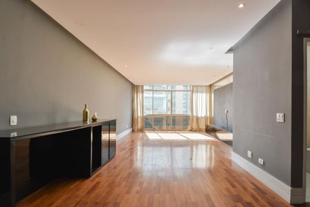 Apartamento à venda com 190m², 2 quartos e 1 vaga Apartamento à venda com 190m², 2 quartos e 1 vagaSala