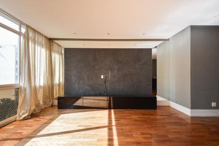 Apartamento à venda com 190m², 2 quartos e 1 vaga Apartamento à venda com 190m², 2 quartos e 1 vagaSala