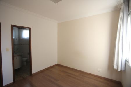 Apartamento à venda com 140m², 4 quartos e 2 vagasSuíte