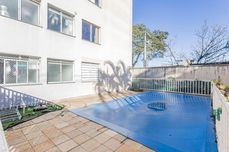Apartamento à venda com 42m², 2 quartos e sem vagaÁrea comum - Piscina