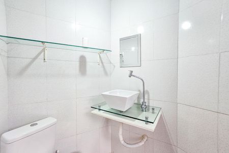 Casa para alugar com 105m², 2 quartos e 2 vagas Casa para alugar com 105m², 2 quartos e 2 vagasBanheiro de Serviço