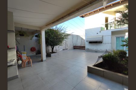 Casa à venda com 400m², 3 quartos e 2 vagasÁrea de Serviço