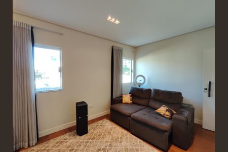 Casa à venda com 400m², 3 quartos e 2 vagasSala de TV