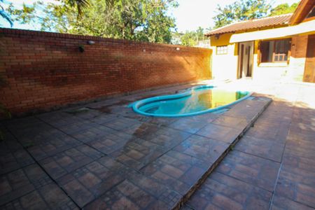 Casa à venda com 253m², 2 quartos e 10 vagas Casa à venda com 253m², 2 quartos e 10 vagasÁrea comum - Piscina