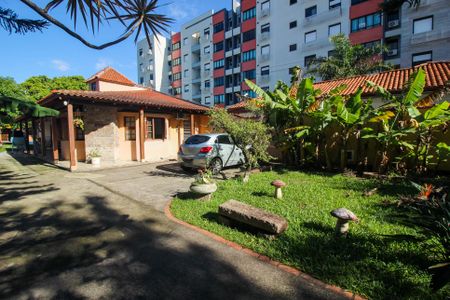 Casa à venda com 253m², 2 quartos e 10 vagas Casa à venda com 253m², 2 quartos e 10 vagasJardim