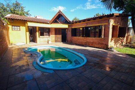 Casa à venda com 253m², 2 quartos e 10 vagas Casa à venda com 253m², 2 quartos e 10 vagasÁrea comum - Piscina