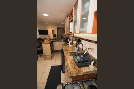 Casa à venda com 253m², 2 quartos e 10 vagas Casa à venda com 253m², 2 quartos e 10 vagasCozinha