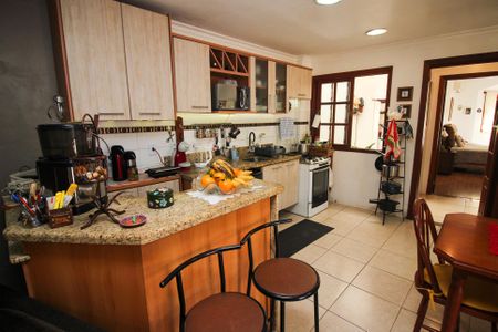 Casa à venda com 253m², 2 quartos e 10 vagas Casa à venda com 253m², 2 quartos e 10 vagasCozinha