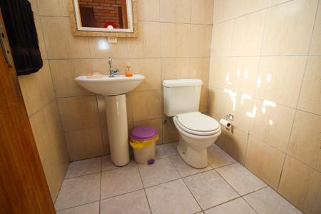 Casa à venda com 253m², 2 quartos e 10 vagas Casa à venda com 253m², 2 quartos e 10 vagasLavabo Sala