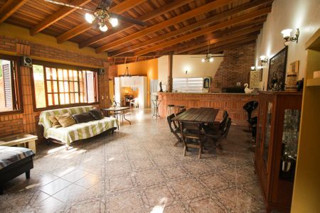 Casa à venda com 253m², 2 quartos e 10 vagas Casa à venda com 253m², 2 quartos e 10 vagasVaranda Sala de Jantar