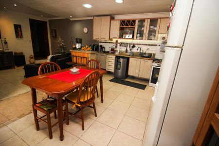 Casa à venda com 253m², 2 quartos e 10 vagas Casa à venda com 253m², 2 quartos e 10 vagasSala de Jantar